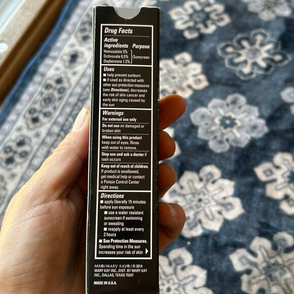 Mary Kay CC Cream Sunscreen Broad Spectrum SPF 15 - Very Light - 1 fl oz - Picture 3 of 4